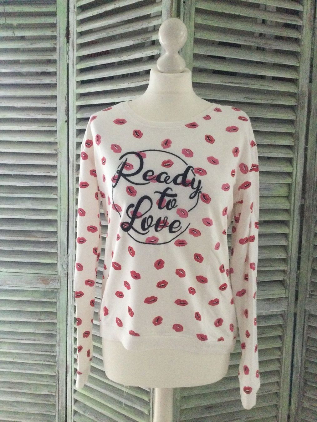 Pulls & Sweat-shirts: Pull blanc motifs bouche & broderies, taille M – Neuf (Voir description) à Agiez par chouchanelle