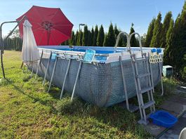 werden vapes im handgepäck kontrolliert Poolumrandung mit Podest