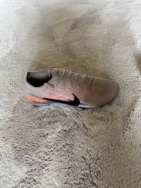 Nike Chaussures hommes: Nike Elite Fussballschuhe – D'occasion à Lenk im Simmental par niczbaeren 1