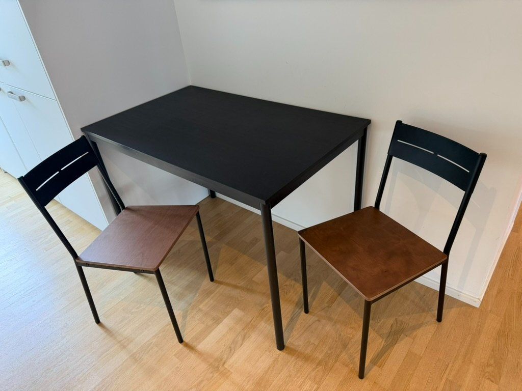Ikea Tischgruppe: Tisch mit 2 Stühlen – Gebraucht aus Zürich von van_jxs5 1