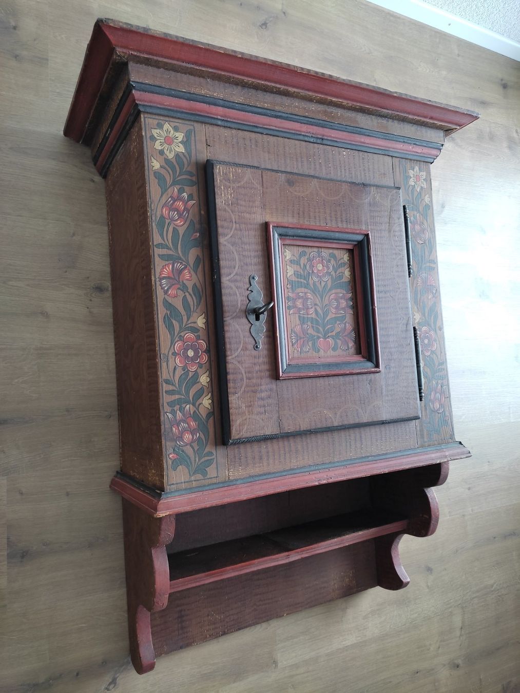 Armadi: Wandmöbel Wandschrank antik – Usato da Tentlingen venduto da Sillium01 2