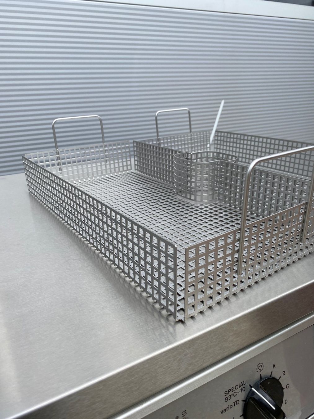 Tutte le macchine: Laborspülmaschine Miele G7883CD – Usato da Laupersdorf venduto da Borer_Liquidationen 4