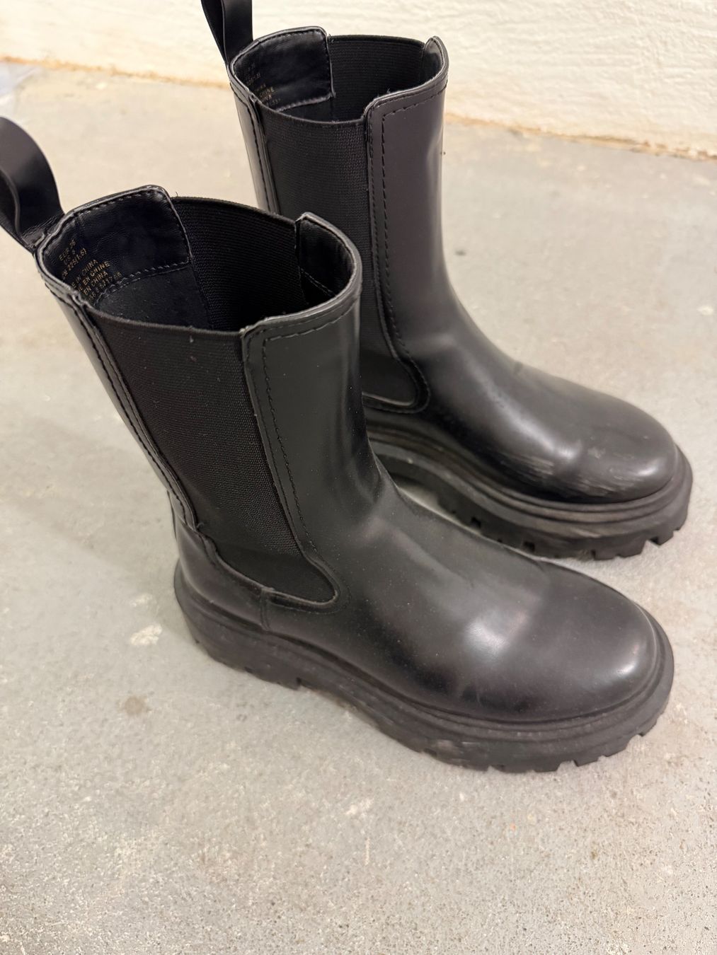 H&M Scarpe da donna: H&M Boots mit Plateausohle – Usato da St. Gallen venduto da kka_l9wg