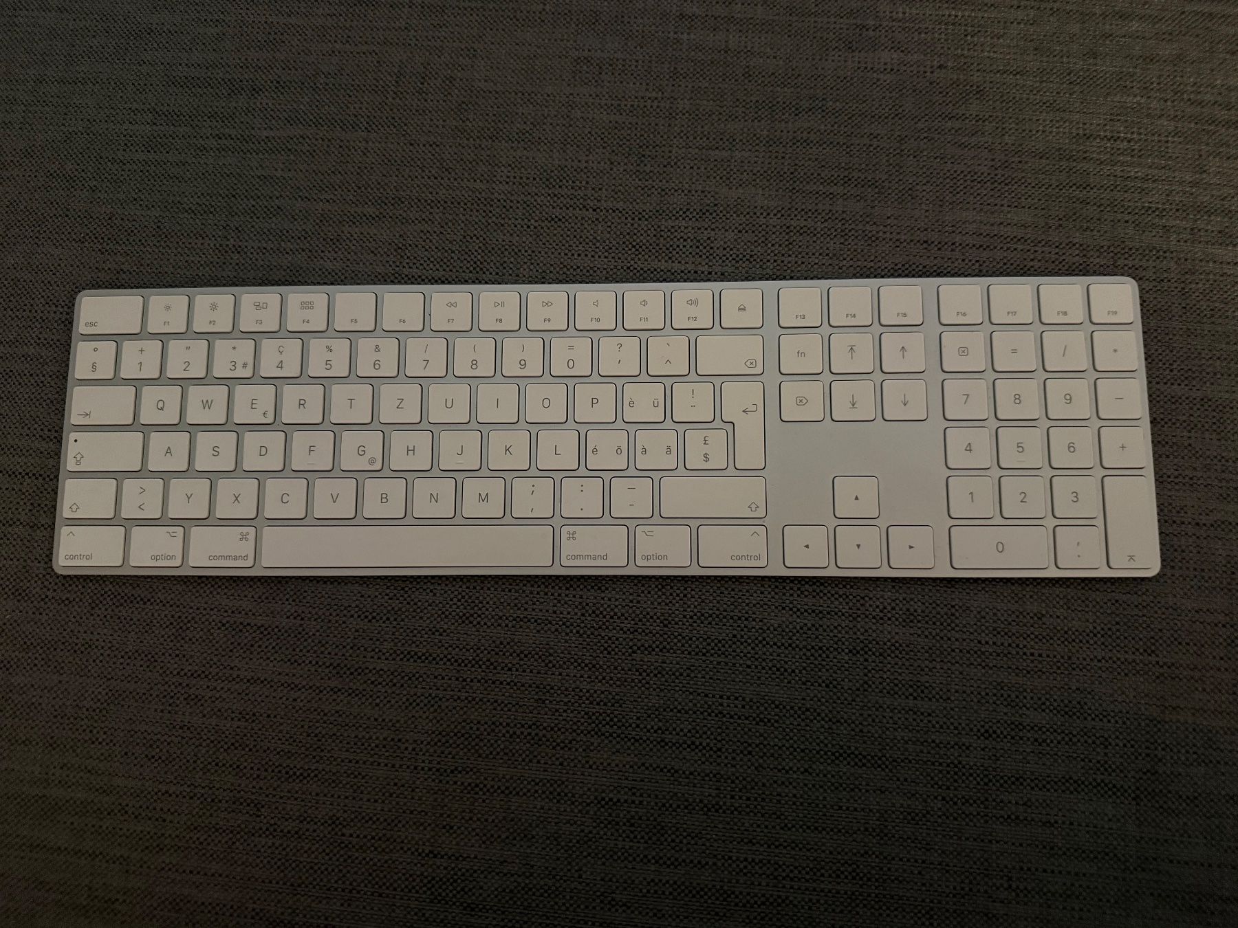 Apple Tastaturen: Apple Magic Keyboard und Magic Mouse 2 – Gebraucht aus Domat/Ems von clixy 2
