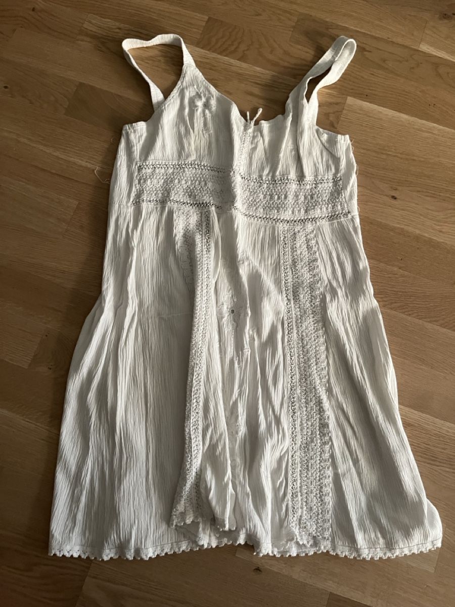 Robes: Damen Top weiss Grösse M  – D'occasion à Thun par pri_655z