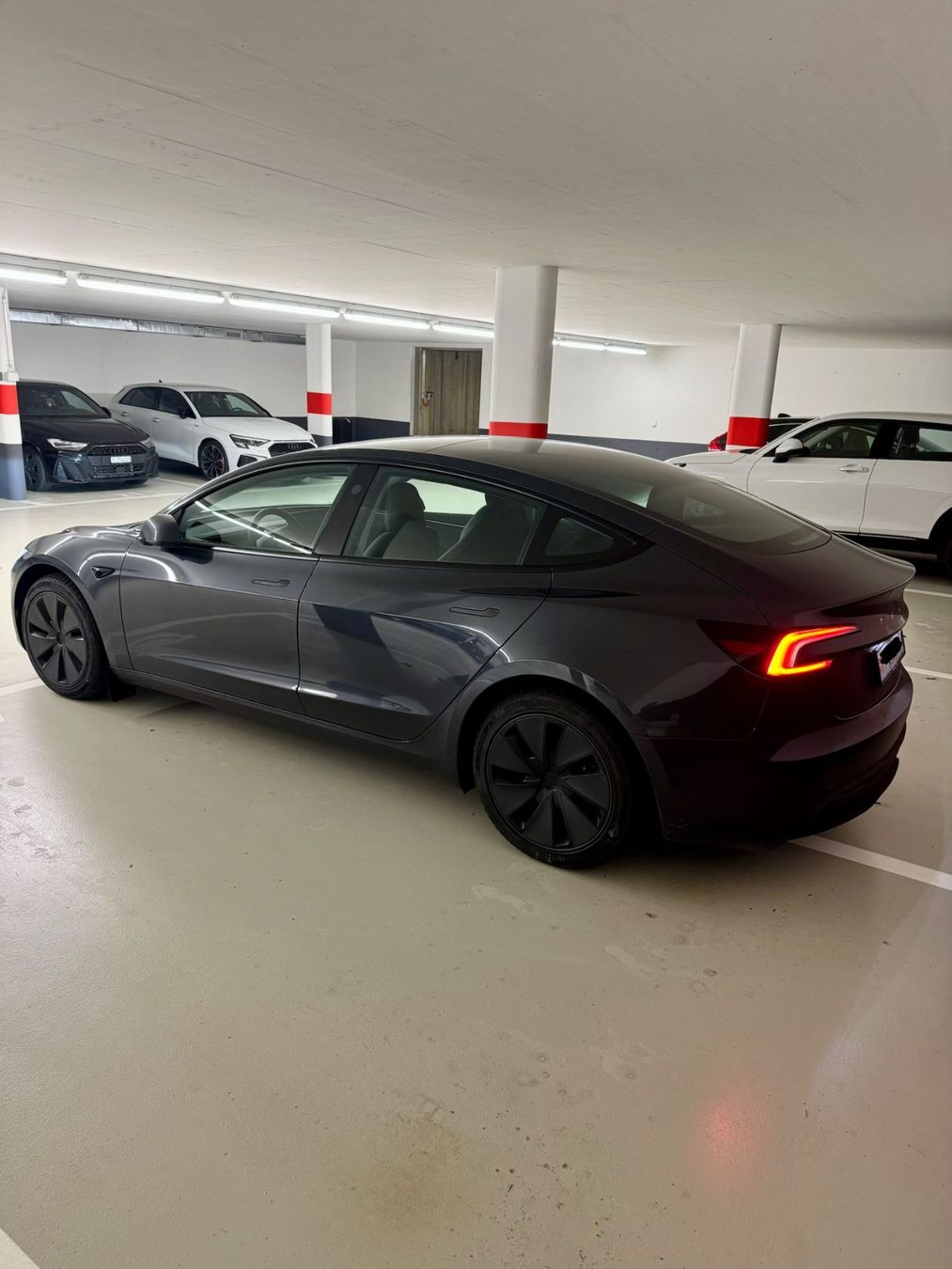 Tesla Automobili: Tesla 2025 Model 3 RWD grey stealth – Usato da Sorengo venduto da tia_jersey 1