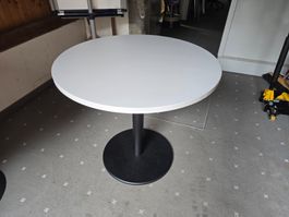 Runder Bistrotisch D: 80cm H: 72cm ab 1.-