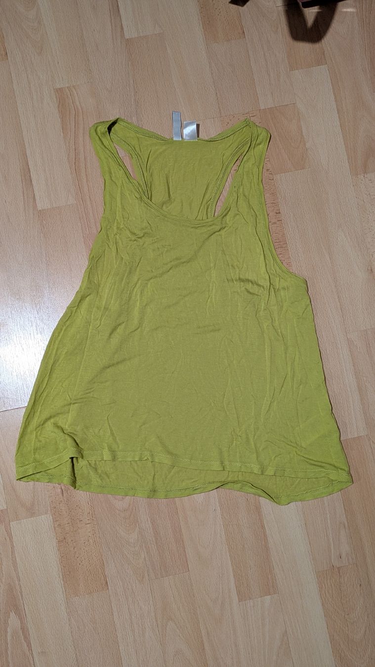 H&M Tops: H&M Tanktop – Gebraucht aus Morgarten von rra_jvw7