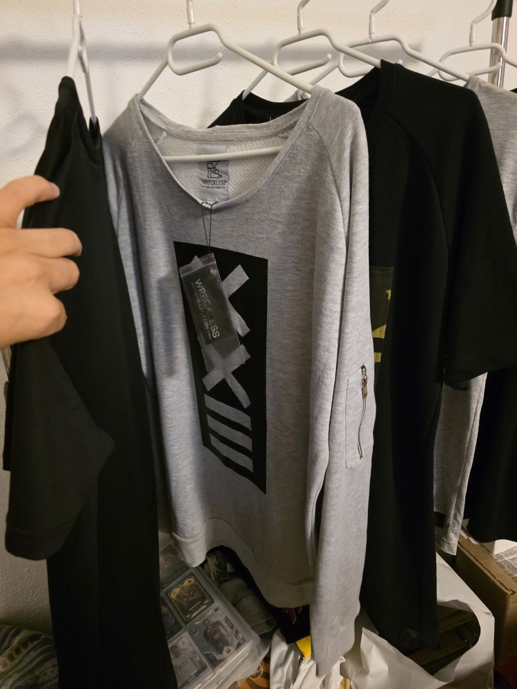 Lotti di vestiti: Lots de t shirt et pull neuf en taille L – Nuovo (secondo la descrizione) da Vevey venduto da ros2 5