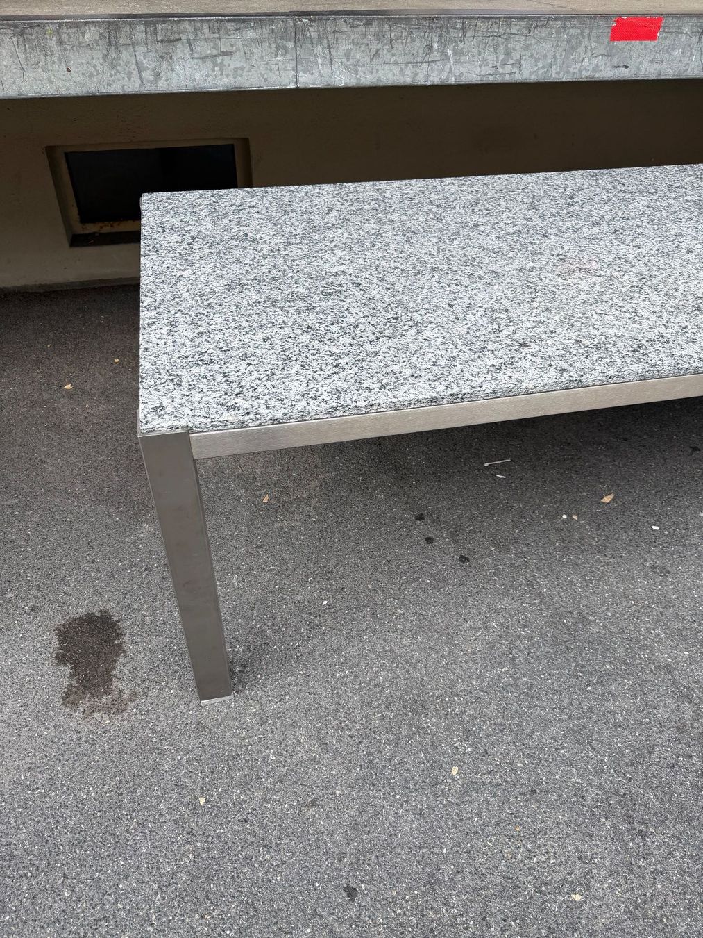 Tavoli: Grosser Granit Gartentisch – Usato da Ebikon venduto da Berku 2