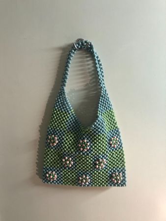 Tolle Tasche aus Perlen // Blumenmuster