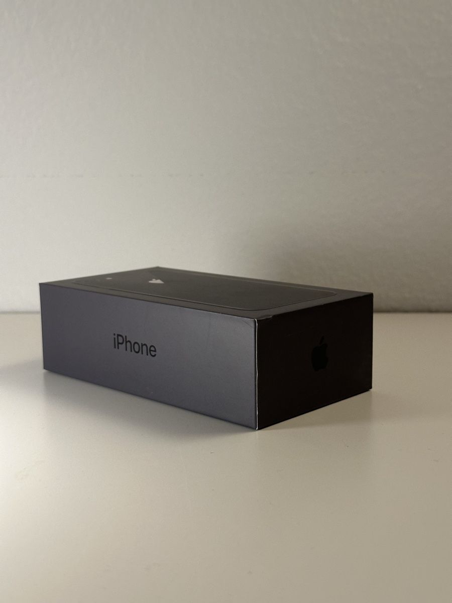 Wandhalterungen: I Phone 8 Spacegray 64GB  VERPACKUNG – Gebraucht aus Aadorf von Mason_Bastet