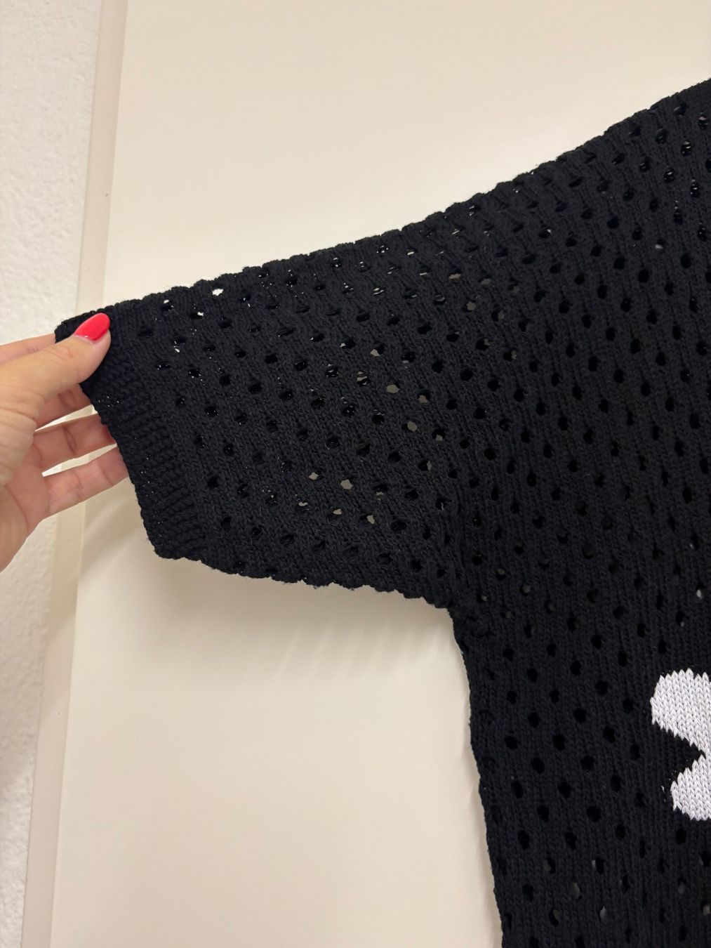 Maglioni & Felpe: Damen Pullover schwarz Grösse XS/S Blumenmuster – Usato da Basel venduto da Tierschutz-Flohmi 1