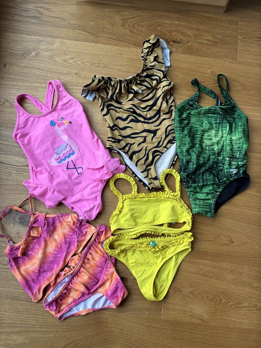 Benetton Costumi da bagno & Bikini: Badeanzug / Bikini Paket Mädchen – Nuovo (secondo la descrizione) da Thalwil venduto da ver_j2lw
