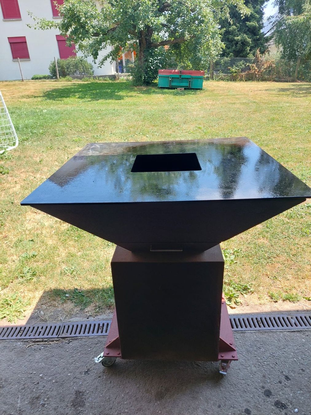 Griglie: Blackbull Cortenstahl-Grillstelle – Usato da Bellach venduto da Noeggi54