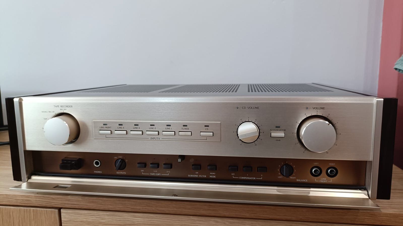 Accuphase Amplificatori: Accuphase C 202 - Vorverstärker – Usato da Basel venduto da Threemice 1