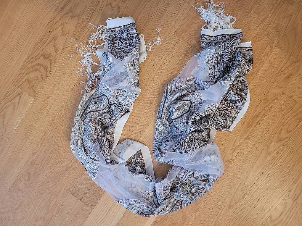 Foulard & Sciarpe: Dünnes Tuch/ Schal – Nuovo e nell'imballaggio originale da Suhr venduto da Joburgerli 1