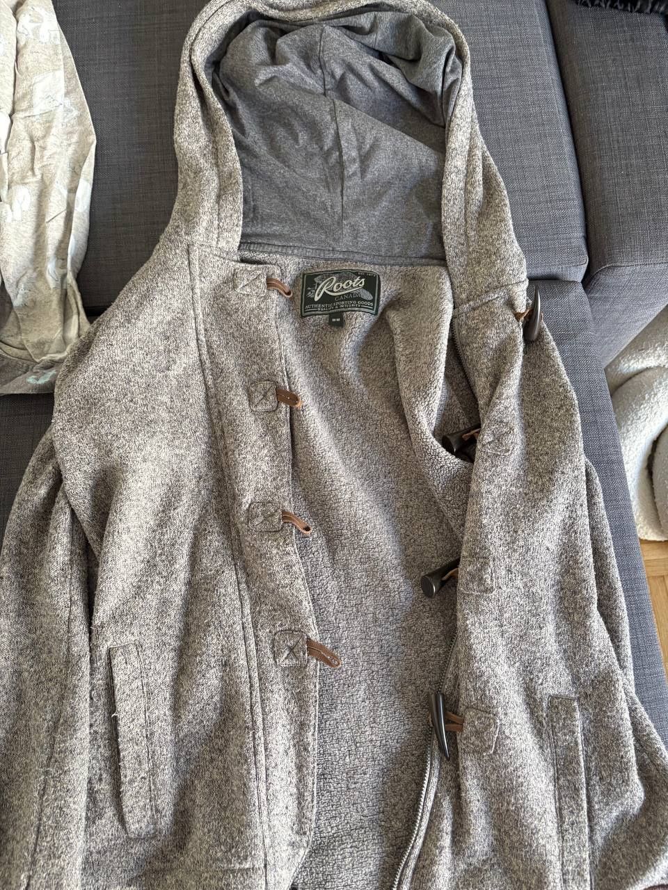 Cappotti: Veste à capuche grise en tricot – Usato da Genève venduto da lui_f9dv