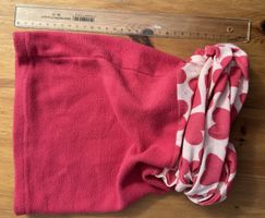 Cache-cou fille rose coeurs