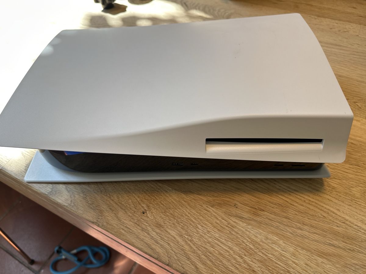 Sony Consoles: PlayStation 5 mit USB Bluetooth Adapter guter Zustand – D'occasion à Bern par sawin