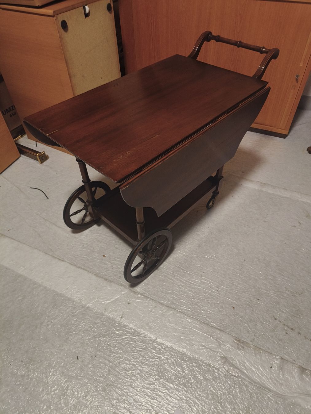 Tavoli: Serviertisch mit Rollen Holz gebraucht – Usato da Scherzingen venduto da The-C