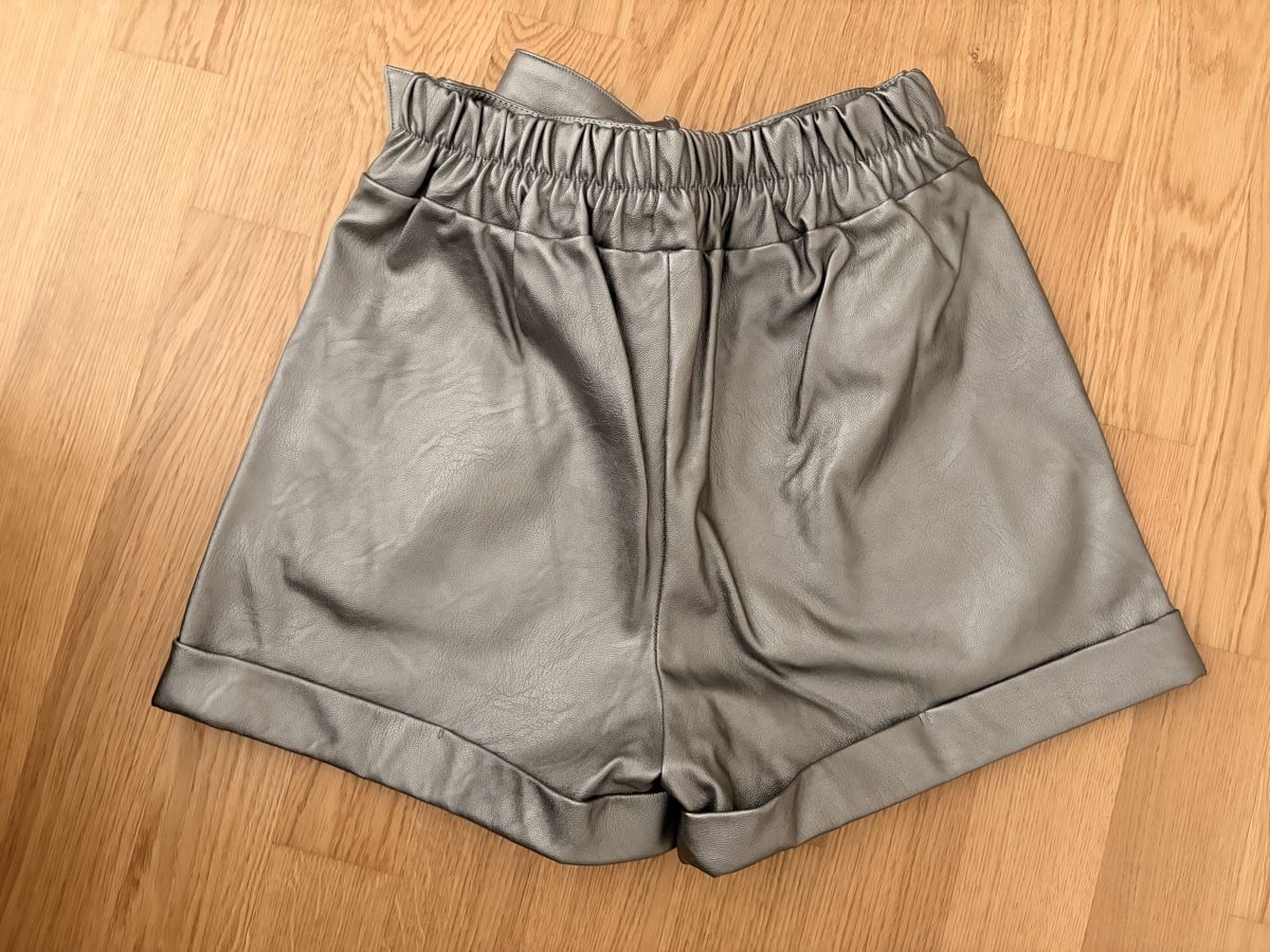 Pantaloni: Sommer-Shorts in Lederoptik – Usato da Zürich venduto da Sandraastoll 1