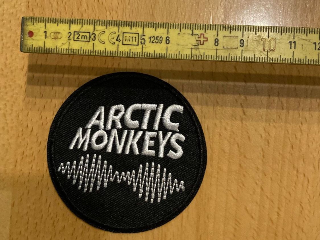 Toppe: Arctic Monkeys Patch Aufnäher Metal Rock Band – Nuovo (secondo la descrizione) da Horn venduto da abutre72