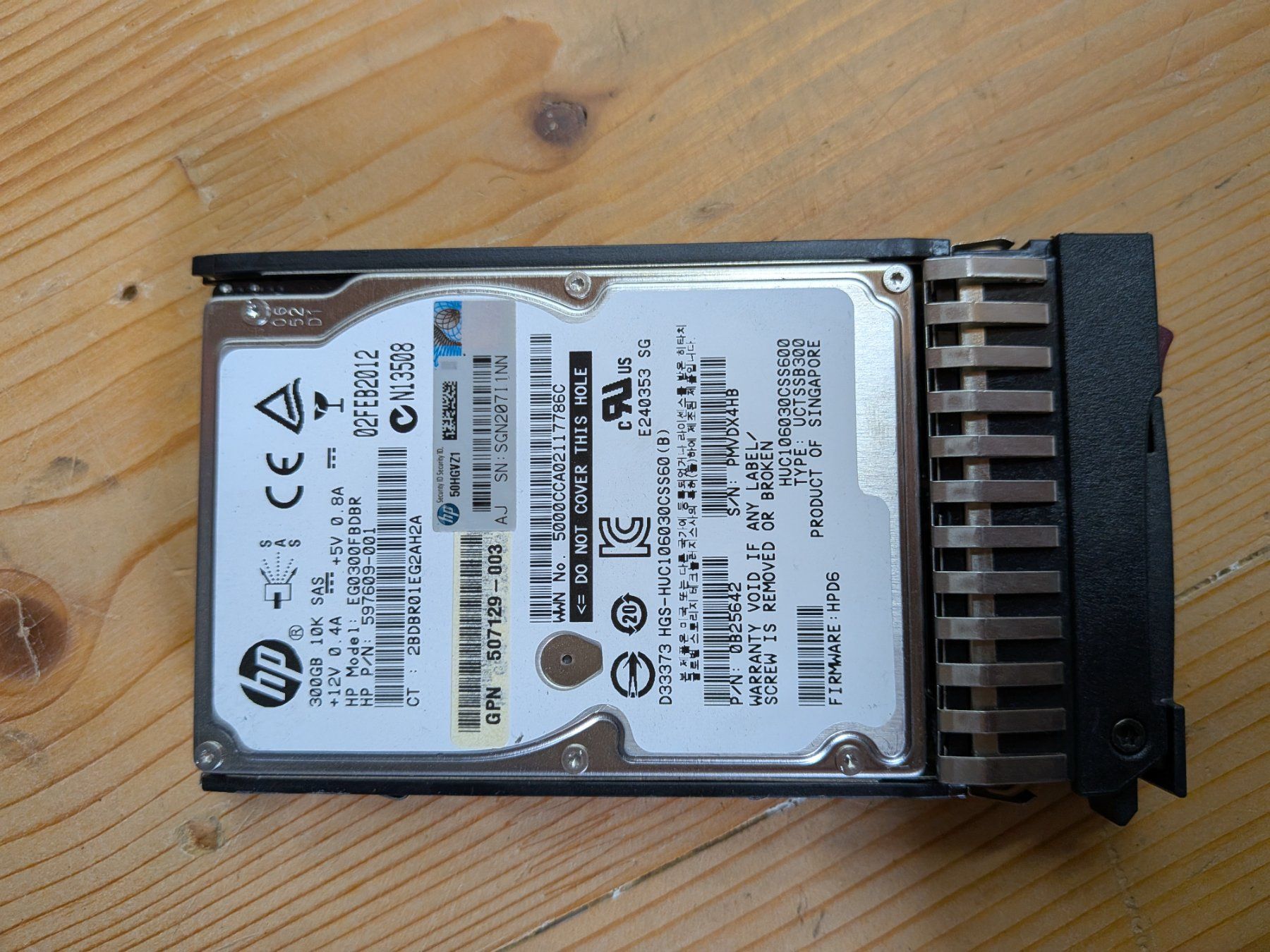 Hewlett Packard Dischi rigidi: HP 300GB SAS 10K HDD Festplatte – Usato da Bottmingen venduto da CH.illig 1