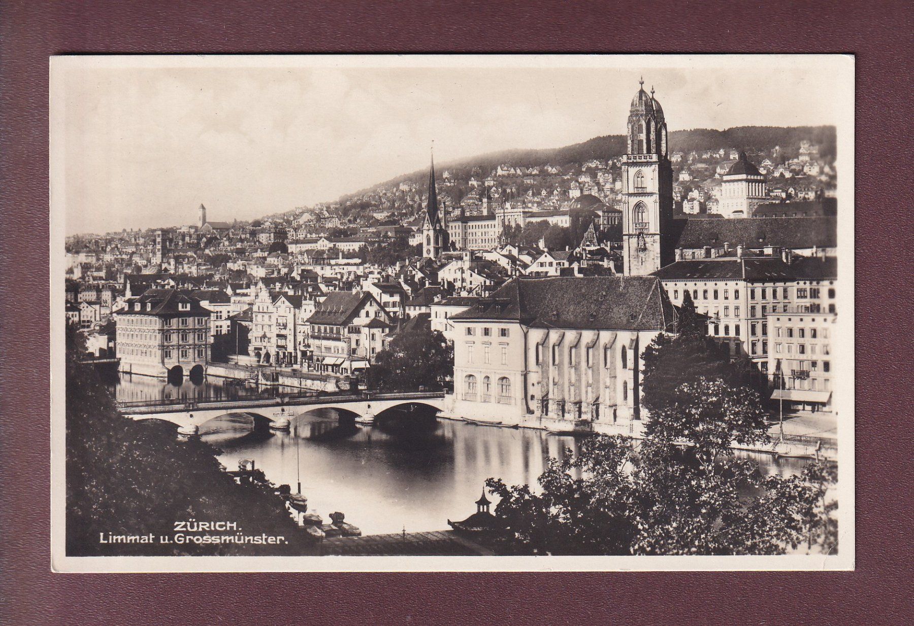 Cartoline postali: ZÜRICH - Limmat - Grossmünster // minim Eckbug // – Usato da Pully venduto da nicecards