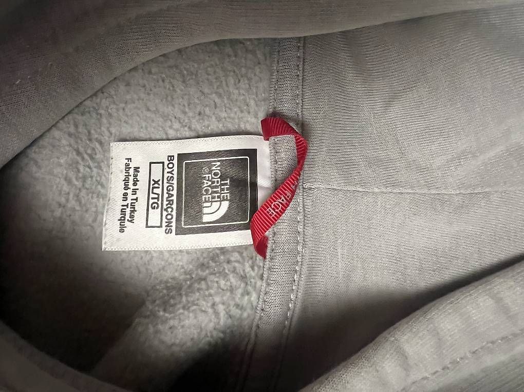 Maglioni & Felpe: Hoodie von north face  – Usato da Frauenkappelen venduto da ann_65rk 2