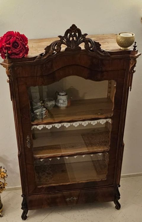 Armoires: Antiker Nussbaumschrank – D'occasion à Gamprin par William58 2