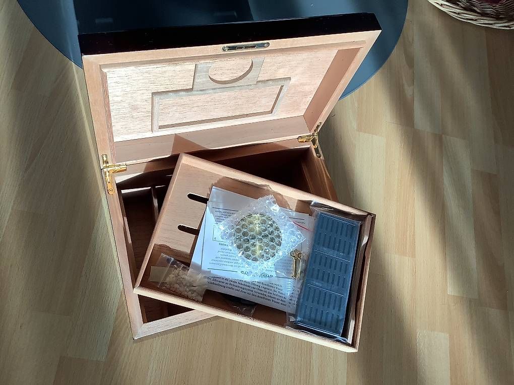 Humidore: Humidor – Neu (gemäss Beschreibung) aus Meisterschwanden von Tuerp 3