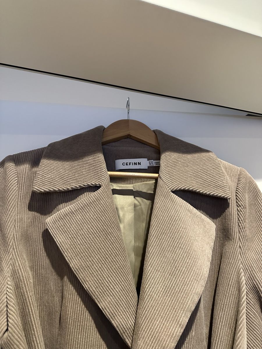Cappotti: Cefinn beige corduroy coat – Usato da St. Niklausen LU venduto da lau_259n 1
