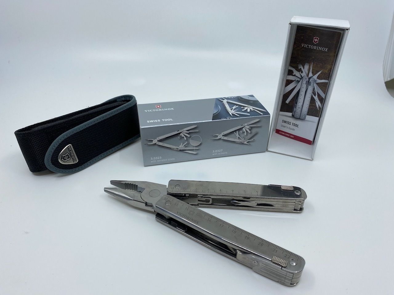 Victorinox Tutti gli attrezzi: Victorinox Swiss Tool X, neu – Nuovo e nell'imballaggio originale da Visp venduto da Zeno7