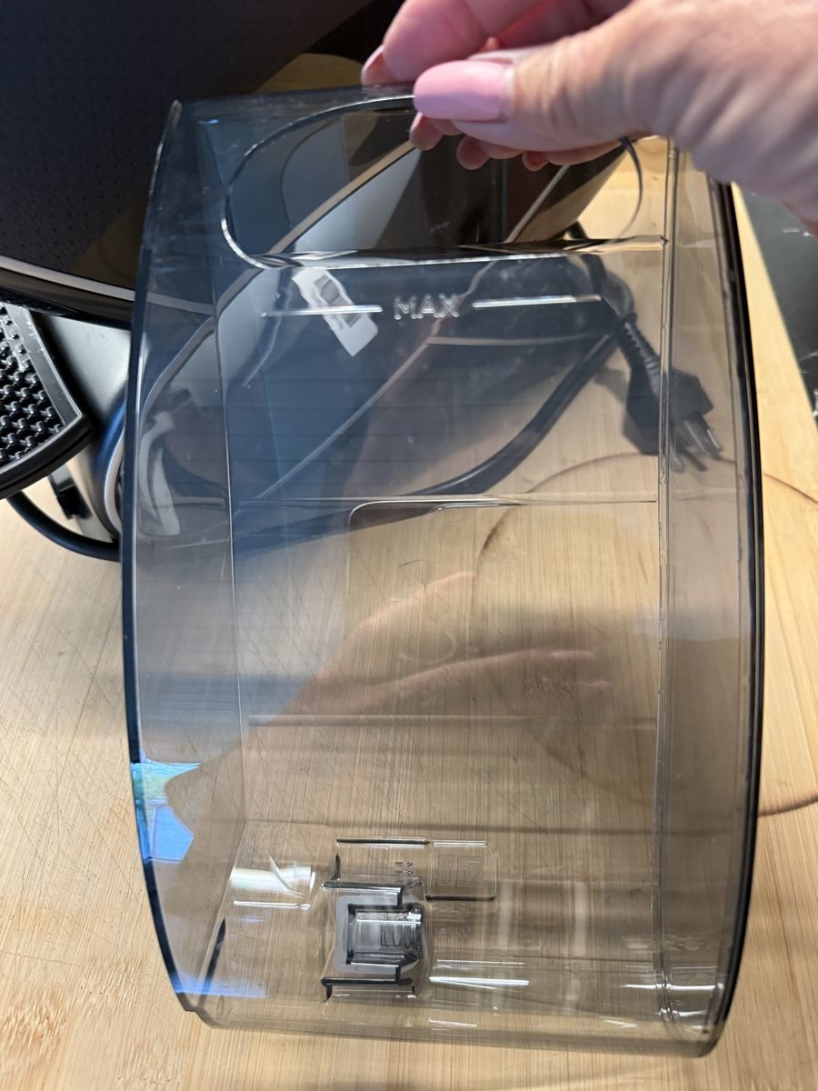 De'Longhi Kaffeemaschinen & Espressomaschinen: Machine Dolce Gusto Delonghi – Neu (gemäss Beschreibung) aus Lausanne von Doudoutze 1