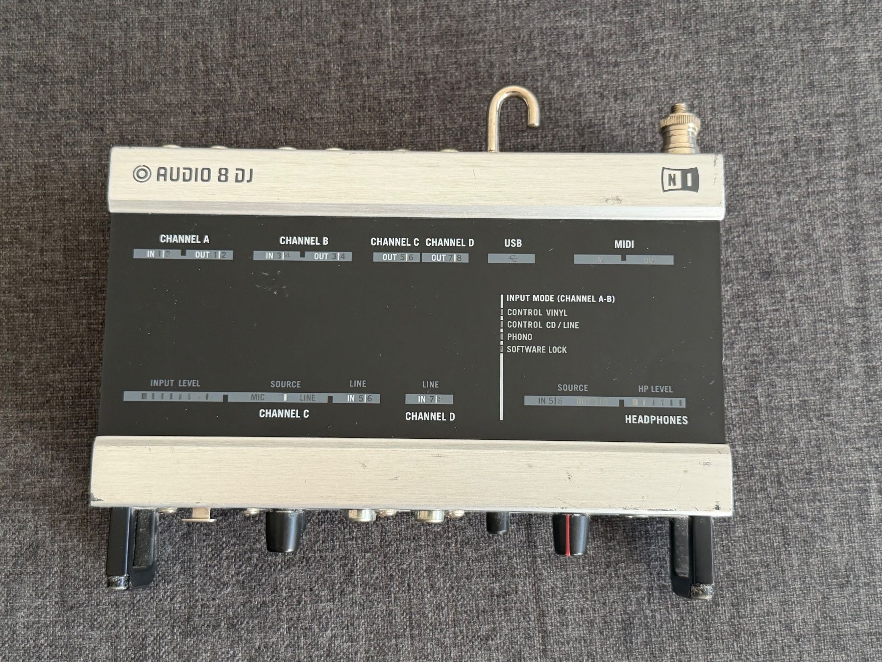 Traktor Studioequipment: Native Instruments Audio 8 DJ – Interface audio USB pour DJ – Gebraucht aus Carouge GE von Pierre_C 1
