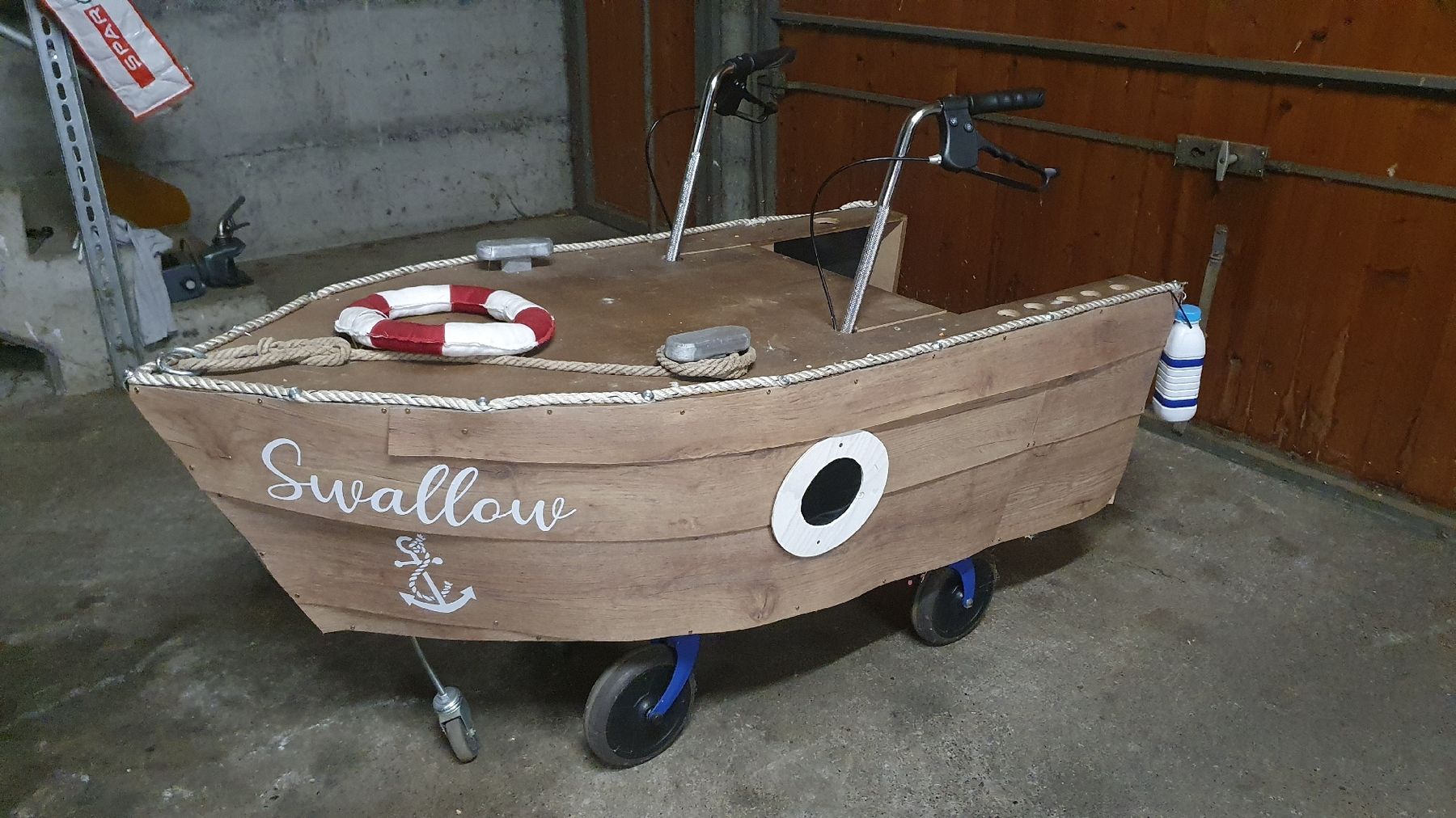Costumi: Fasnacht Schiff mit Rollator – Usato da Buochs venduto da B1B 5