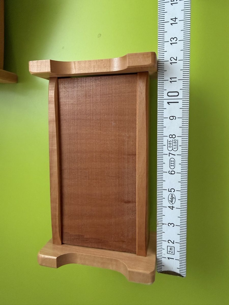 Puppenhäuser & -möbel: Puppenhausmöbel aus Holz – Gebraucht aus Kirchberg BE von wimmler 2