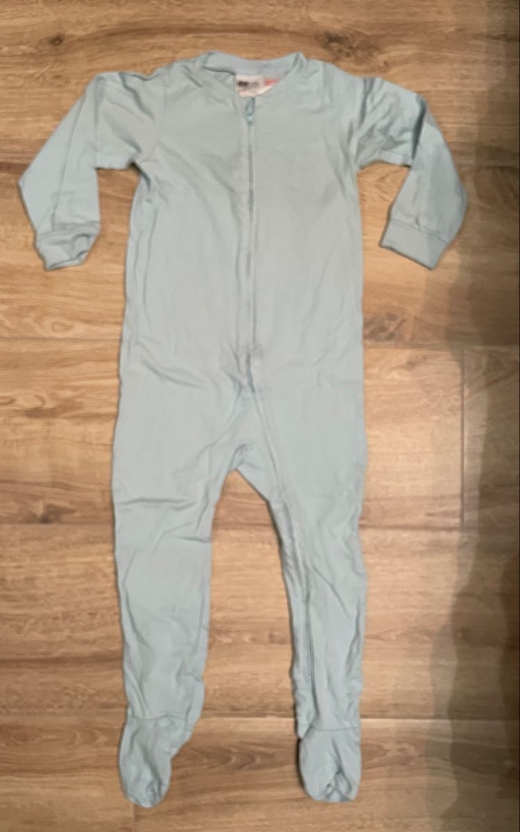 H&M Pigiama & Simili: Schlafanzug mit Füssen, Grösse 98 NEU – Nuovo (secondo la descrizione) da Winterthur venduto da NaNa24