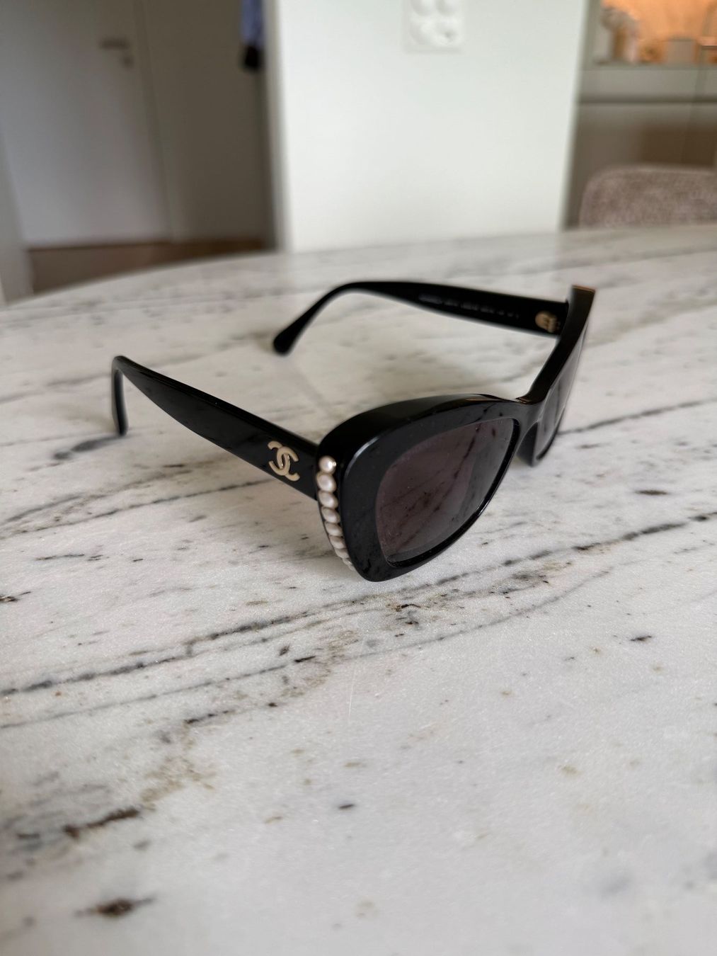 Chanel Occhiali & Lenti: CHANEL Cat-Eye Sonnenbrille mit Perlen – Usato da Horgen venduto da prelovedzh 2