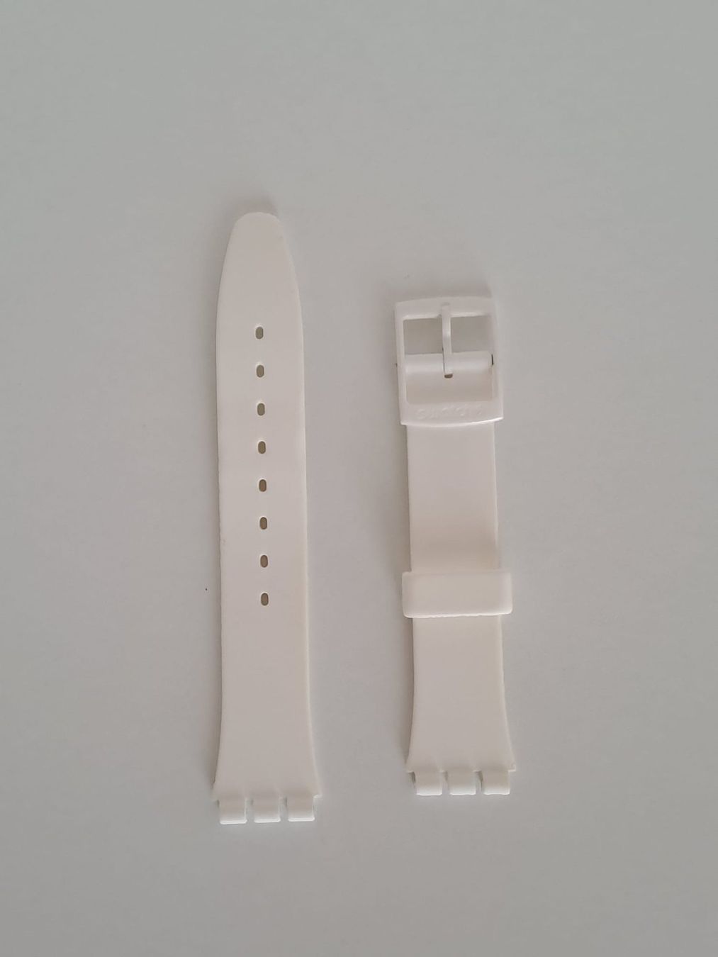 Swatch Bracelets: Swatch Armband - Silkon - Weiss - 17 mm – D'occasion à Schaffhausen par lucaalessandro