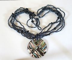 Glasperlenkette 6 Reihen mit Perlmutanhänger