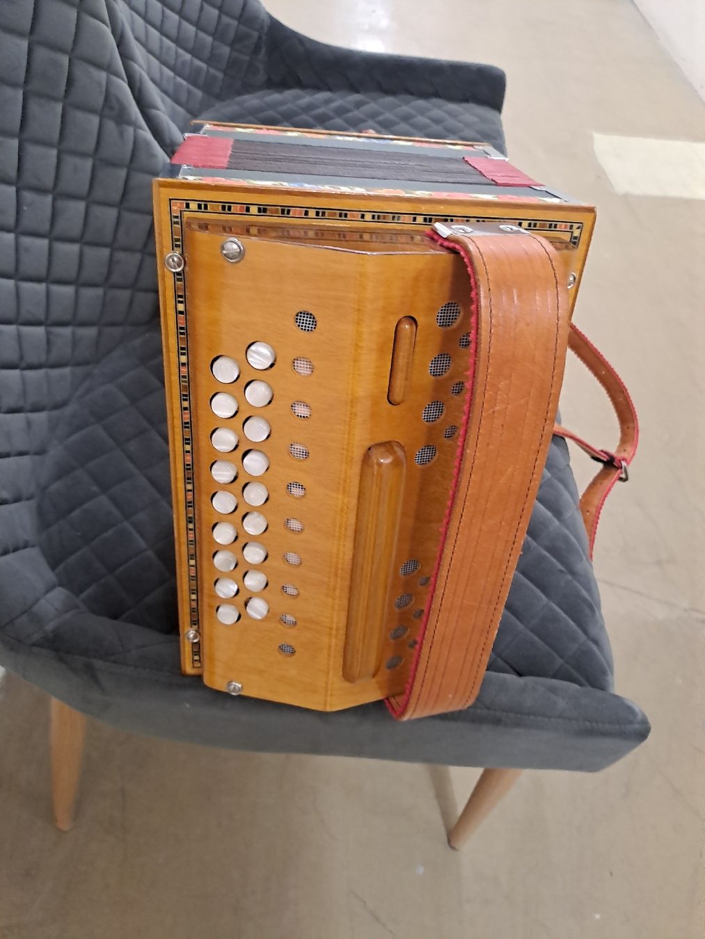 Strumenti musicali: schwyzerorgeli ton B wie neu – Usato da Villeneuve venduto da BibiVintage 9