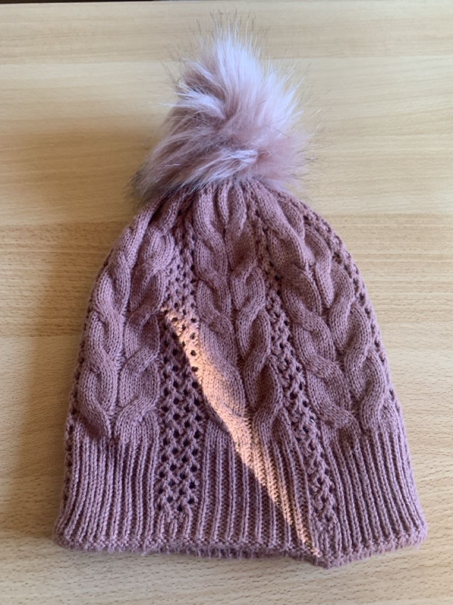 Hüte, Mützen & Caps: Strickmütze mit Bommel lila – Gebraucht aus Laufen von Nivo33 1