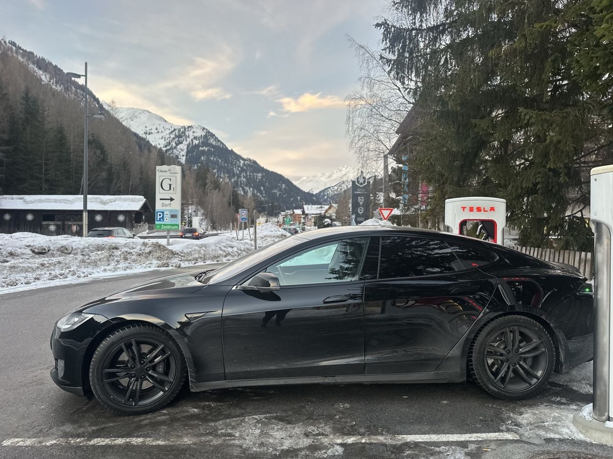Tesla Automobili: Tesla Model S 85D FREE SUPERCHARGER – Usato da Zürich venduto da ZH77 4