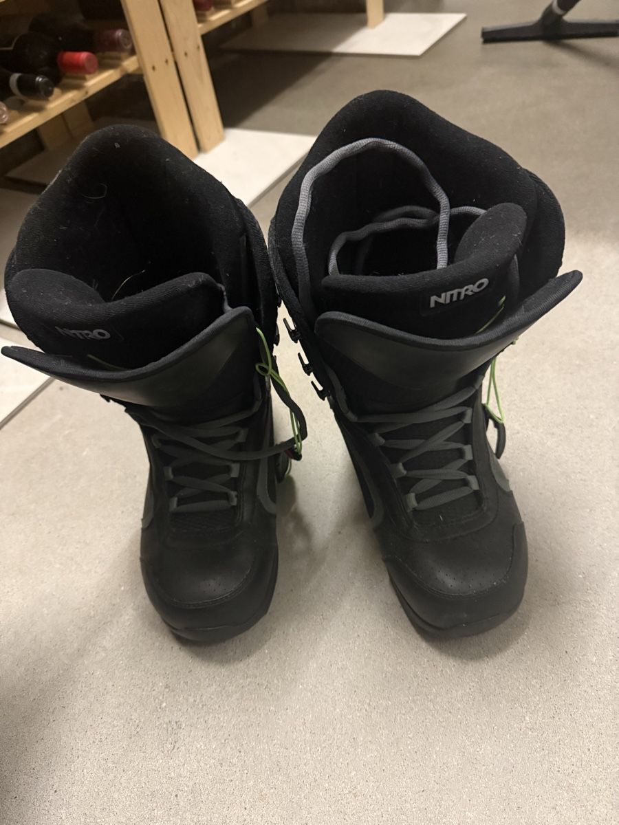 Snowboard Nitro Scarpe da uomo: Botte de snow Nitro 44 2/3 – Usato da Biel/Bienne venduto da Abeille01 1