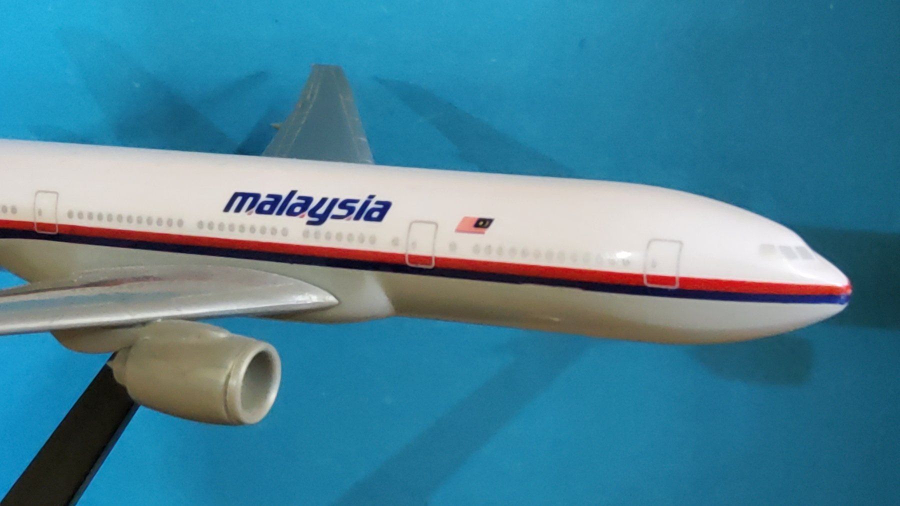 Boeing Kit di modellismo & Modellini statici: Modellflugzeug  "B777-200 Malaysia" 1:500 – Usato da Grüningen venduto da VENOM59 1