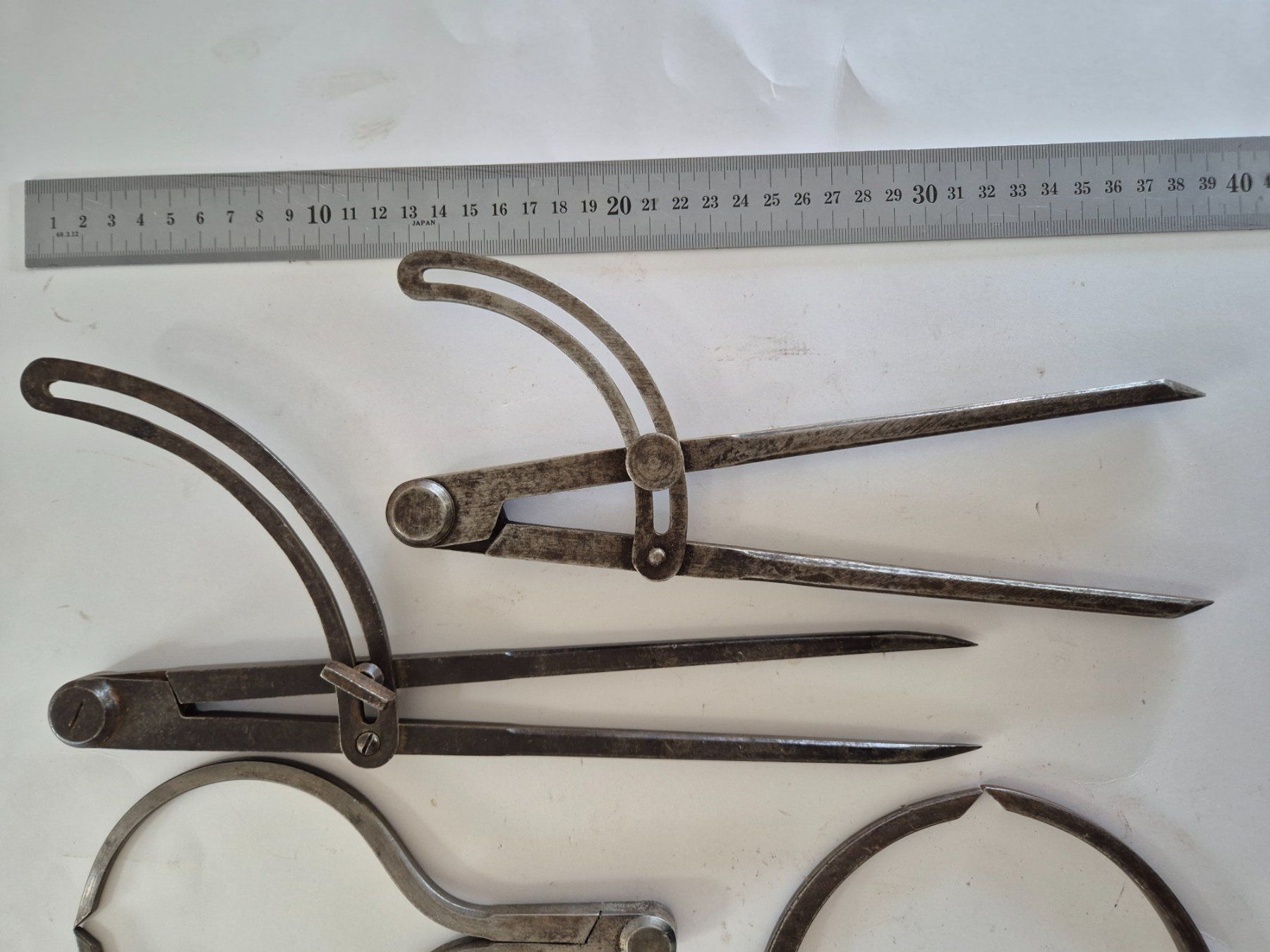 Alle Werkzeuge: 6  grosse antike Eisenzirkel – Gebraucht aus Trimstein von Blumenstrauss17 5