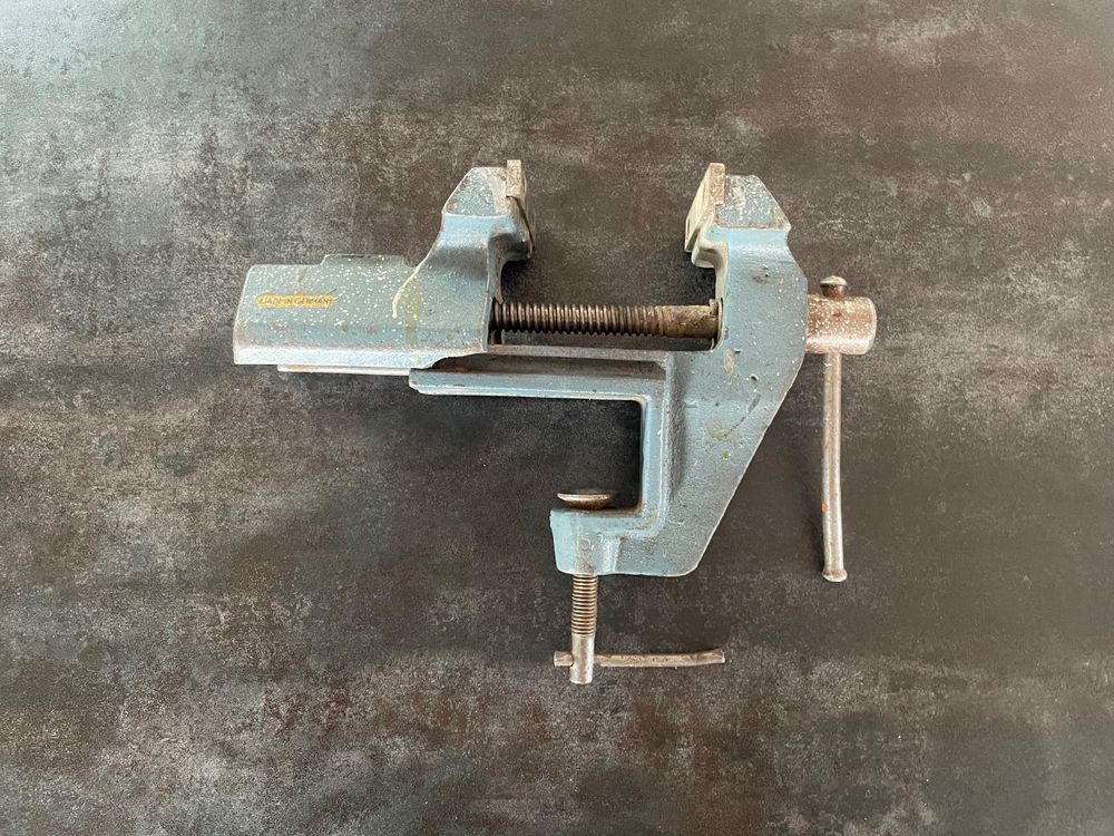 ANCIEN PETIT ÉTAU en fonte avec petite enclume EUR 22,00 - FR