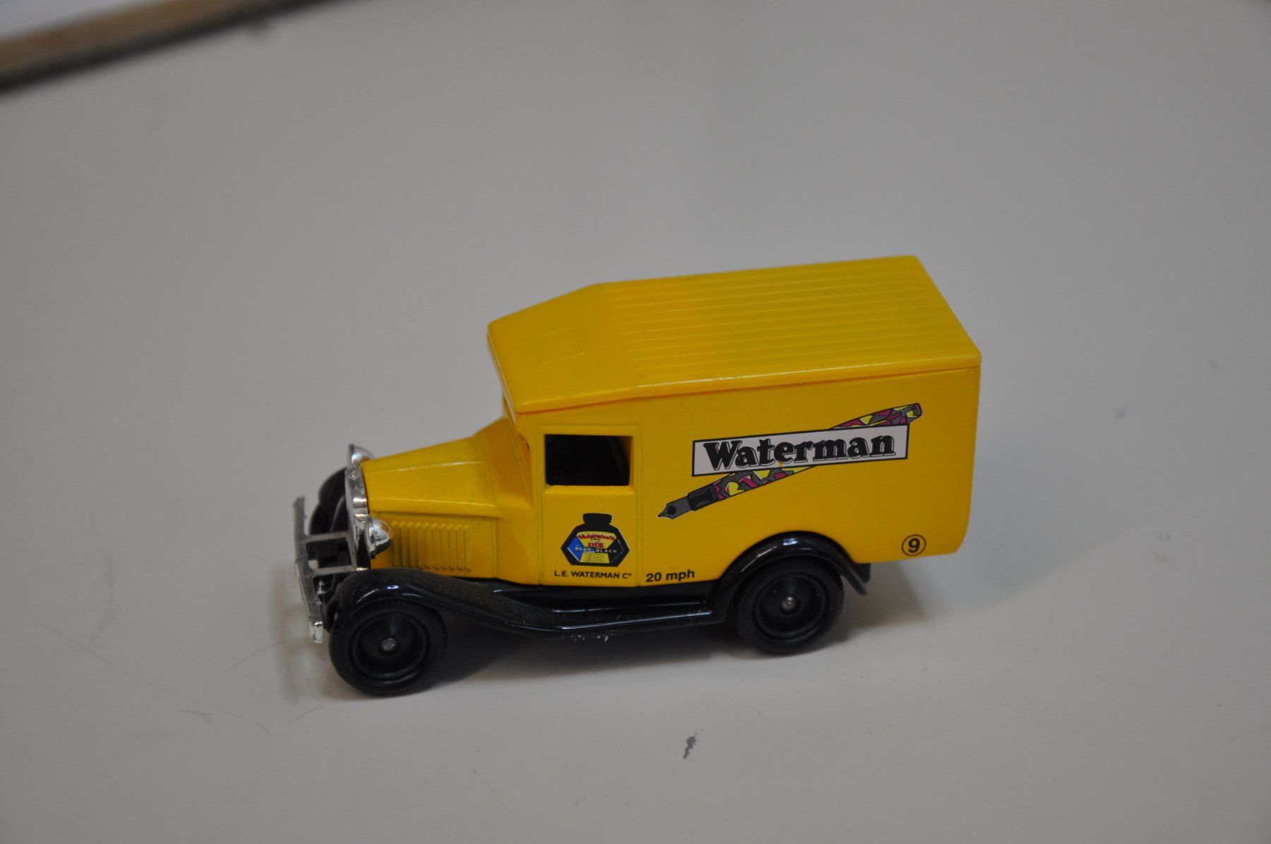 Ford Modellini d'auto: Ford A Van 1930 – Nuovo e nell'imballaggio originale da Ebnat-Kappel venduto da Aallerlei 1